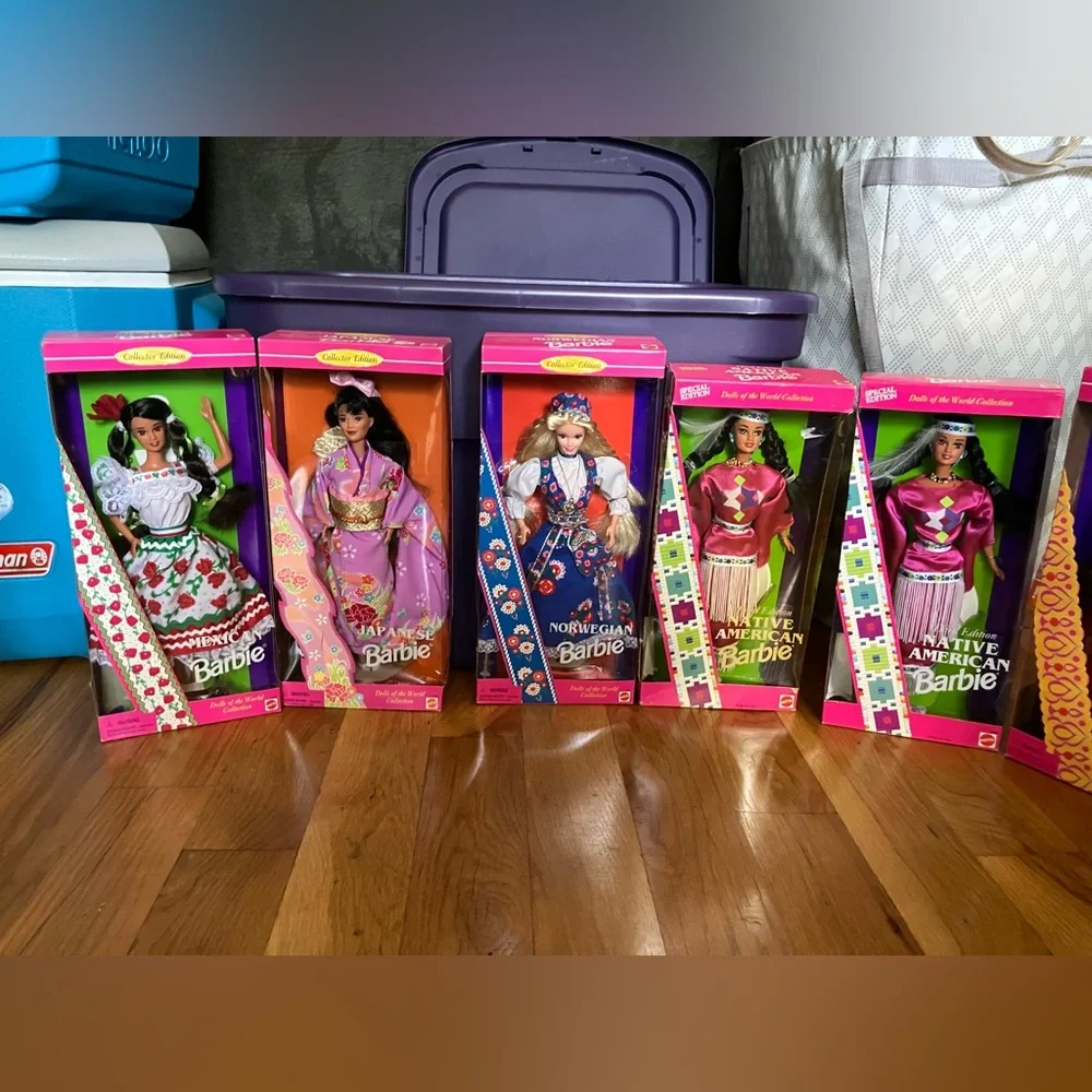 Barbie collector dolls in the boxes Around the World - Picture 1 of 10
